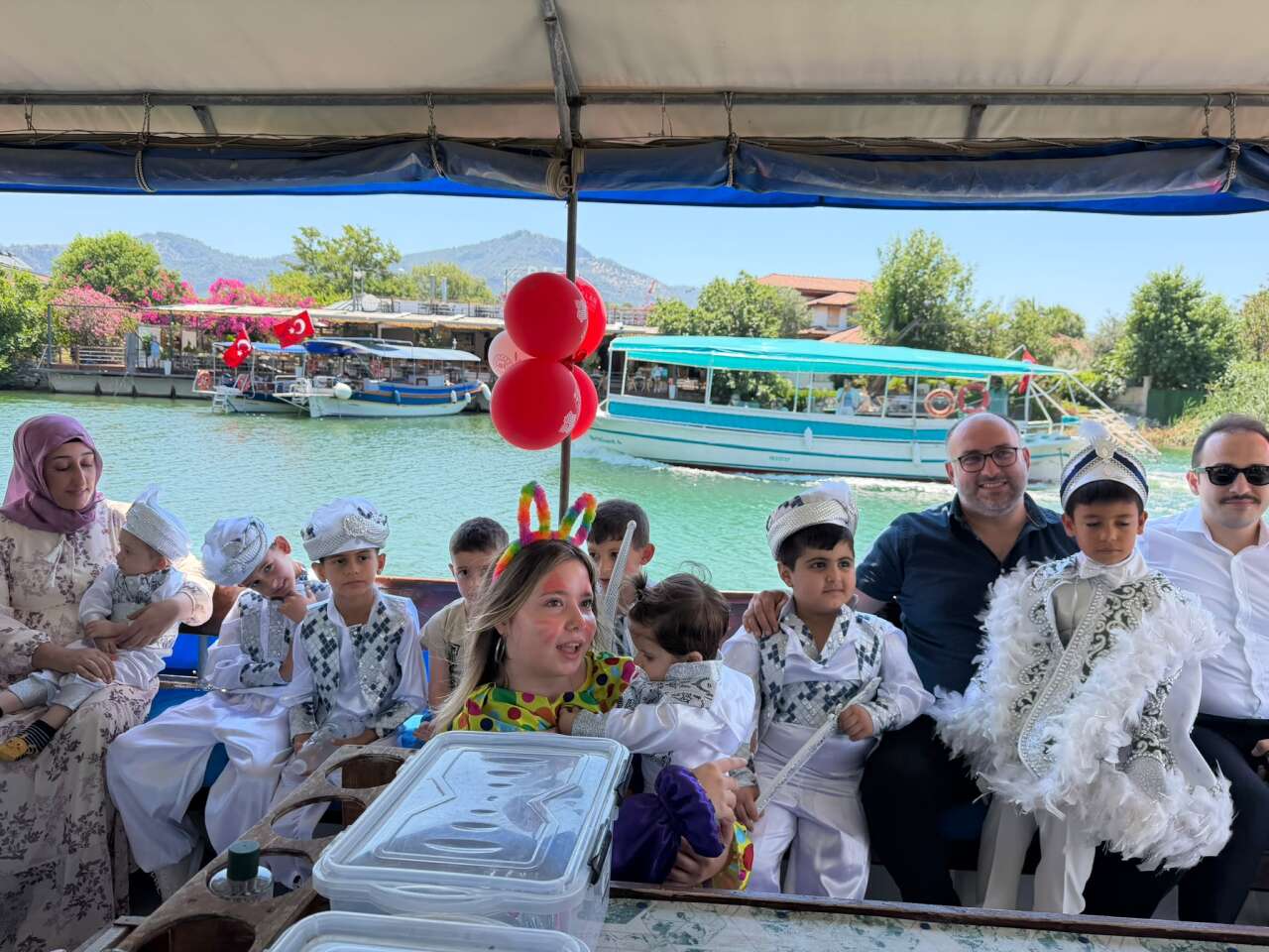Dalyan’da Geleneksel Sünnet Şöleni Coşkusu Tekne Turu ile Başladı 5